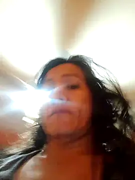 Snapshot of miicheele32 chatting on January 4, 4:22 pm miicheele32 online show from January 4, 4:22 pm