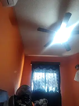 Snapshot of miicheele32 chatting on January 4, 8:16 pm miicheele32 online show from January 4, 8:16 pm