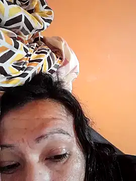 Snapshot of miicheele32 chatting on January 18, 6:53 pm miicheele32 online show from January 18, 6:53 pm