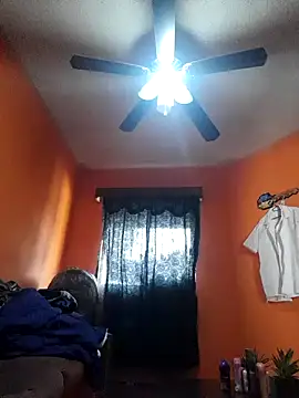 Snapshot of miicheele32 chatting on January 21, 7:06 pm miicheele32 online show from January 21, 7:06 pm