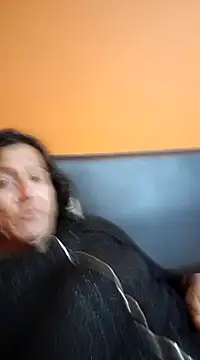 Snapshot of miicheele32 chatting on January 24, 7:51 am miicheele32 online show from January 24, 7:51 am