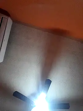 Snapshot of miicheele32 chatting on January 28, 8:36 pm miicheele32 online show from January 28, 8:36 pm