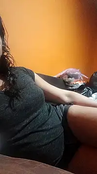 Snapshot of miicheele32 chatting on February 3, 8:57 am miicheele32 online show from February 3, 8:57 am