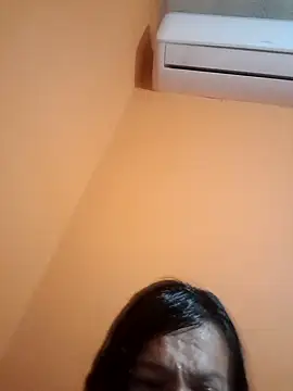 Snapshot of miicheele32 chatting on February 9, 7:16 am miicheele32 online show from February 9, 7:16 am