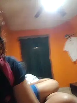 Snapshot of miicheele32 chatting on February 19, 9:39 am miicheele32 online show from February 19, 9:39 am