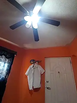 Snapshot of miicheele32 chatting on February 19, 7:27 pm miicheele32 online show from February 19, 7:27 pm