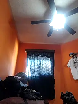 Snapshot of miicheele32 chatting on March 18, 6:04 pm miicheele32 online show from March 18, 6:04 pm