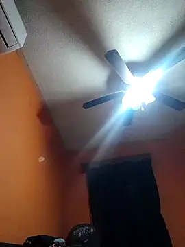 Snapshot of miicheele32 chatting on March 19, 8:01 am miicheele32 online show from March 19, 8:01 am