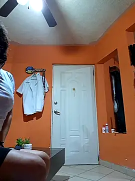 Snapshot of miicheele32 chatting on October 20, 8:48 am miicheele32 online show from October 20, 8:48 am