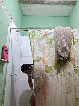 Snapshot of miicheele32 chatting on October 24, 6:54 am miicheele32 online show from October 24, 6:54 am