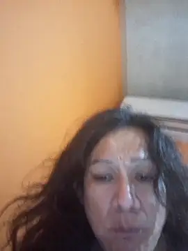 Snapshot of miicheele32 chatting on October 28, 3:21 am miicheele32 online show from October 28, 3:21 am