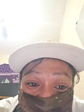 miicheele32 online show from January 7, 12:24 am