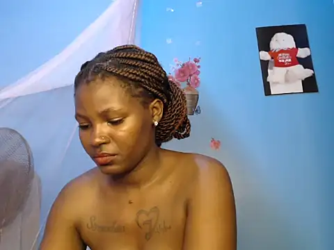 Snapshot of TrishaKalid chatting on February 5, 9:52 pm TrishaKalid online show from February 5, 9:52 pm