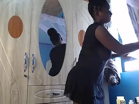 Snapshot of TrishaKalid chatting on February 18, 7:59 am TrishaKalid online show from February 18, 7:59 am