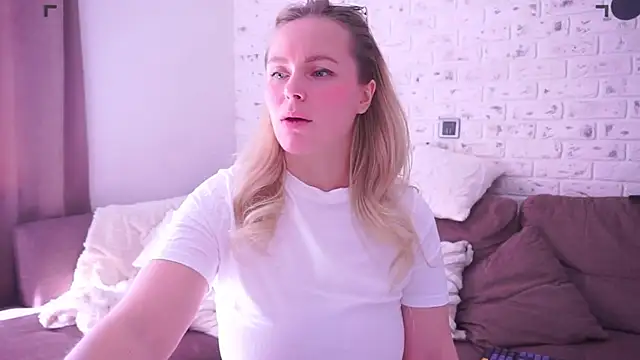 Charming Daphny online show from March 20, 6:52 am