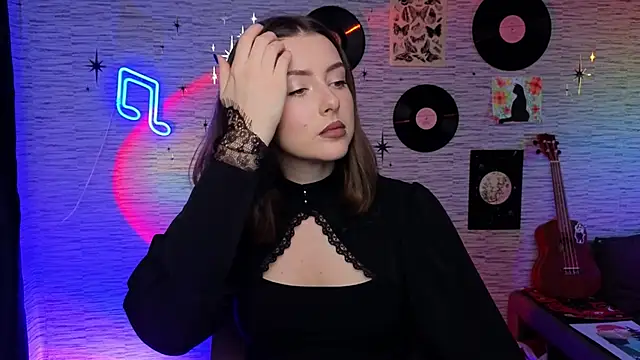 Snapshot of GloriaElmer chatting on December 2, 6:32 pm GloriaElmer online show from December 2, 6:32 pm