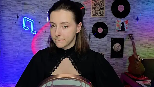 Snapshot of GloriaElmer chatting on December 4, 3:21 pm GloriaElmer online show from December 4, 3:21 pm