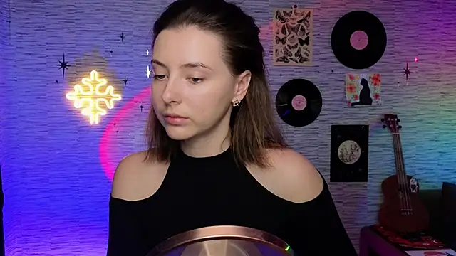 Snapshot of GloriaElmer chatting on December 9, 3:00 pm GloriaElmer online show from December 9, 3:00 pm