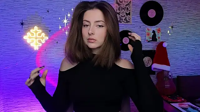 Snapshot of GloriaElmer chatting on December 10, 9:44 am GloriaElmer online show from December 10, 9:44 am