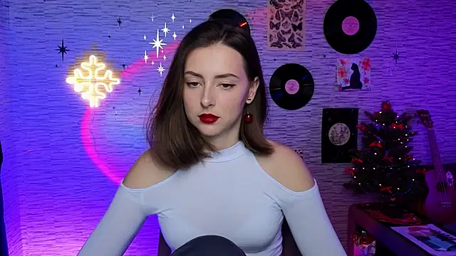 Snapshot of GloriaElmer chatting on December 12, 9:19 am GloriaElmer online show from December 12, 9:19 am