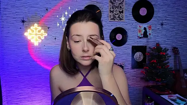 Snapshot of GloriaElmer chatting on December 13, 6:10 am GloriaElmer online show from December 13, 6:10 am