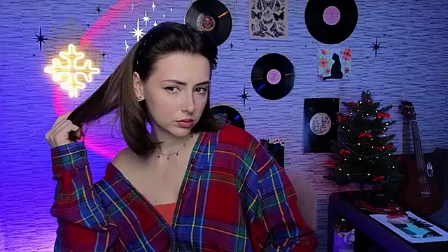 Snapshot of GloriaElmer chatting on December 13, 9:13 am GloriaElmer online show from December 13, 9:13 am