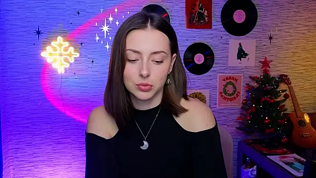 Snapshot of GloriaElmer chatting on December 23, 5:22 pm GloriaElmer online show from December 23, 5:22 pm