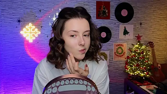 Snapshot of GloriaElmer chatting on December 26, 6:30 am GloriaElmer online show from December 26, 6:30 am