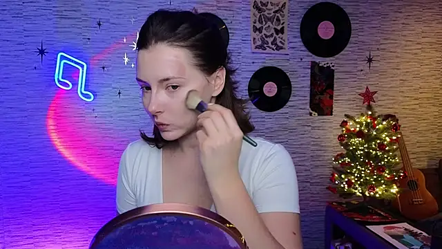 Snapshot of GloriaElmer chatting on January 29, 8:18 am GloriaElmer online show from January 29, 8:18 am