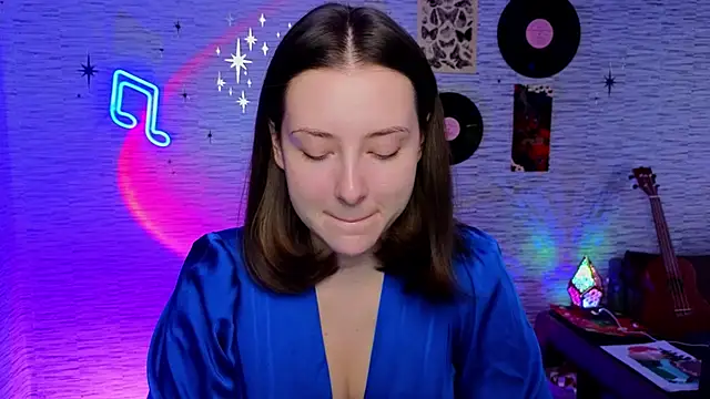 Snapshot of GloriaElmer chatting on February 3, 6:45 am GloriaElmer online show from February 3, 6:45 am