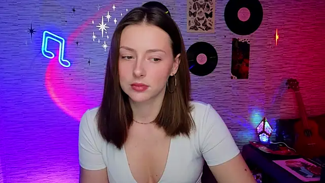 Snapshot of GloriaElmer chatting on February 4, 11:05 am GloriaElmer online show from February 4, 11:05 am