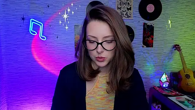 Snapshot of GloriaElmer chatting on February 6, 8:50 am GloriaElmer online show from February 6, 8:50 am