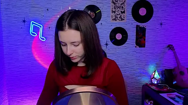 Snapshot of GloriaElmer chatting on February 11, 7:23 am GloriaElmer online show from February 11, 7:23 am