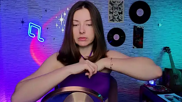 Snapshot of GloriaElmer chatting on February 12, 6:40 am GloriaElmer online show from February 12, 6:40 am