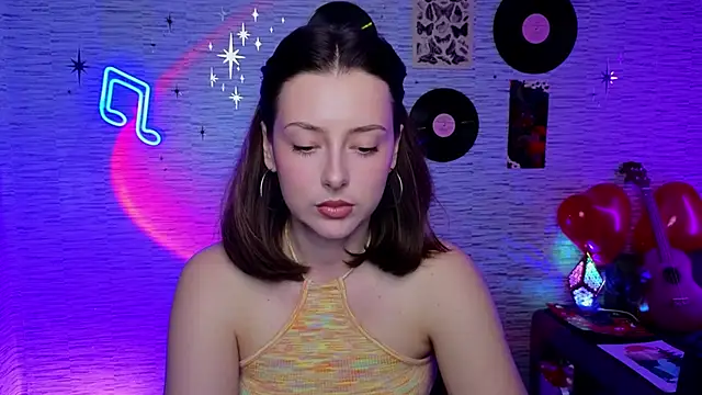 Snapshot of GloriaElmer chatting on February 14, 10:17 am GloriaElmer online show from February 14, 10:17 am