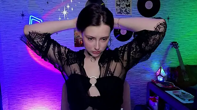 Snapshot of GloriaElmer chatting on February 19, 11:06 am GloriaElmer online show from February 19, 11:06 am