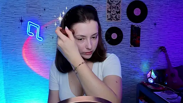 Snapshot of GloriaElmer chatting on March 6, 6:41 am GloriaElmer online show from March 6, 6:41 am