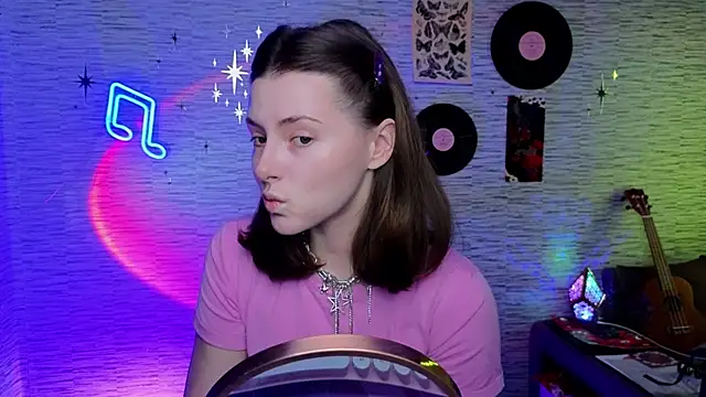 Snapshot of GloriaElmer chatting on March 11, 6:32 am GloriaElmer online show from March 11, 6:32 am