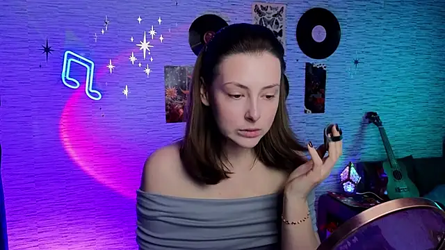 Snapshot of GloriaElmer chatting on March 19, 6:46 am GloriaElmer online show from March 19, 6:46 am