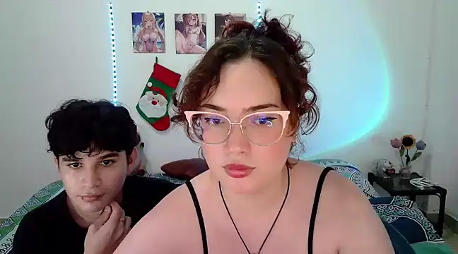 Snapshot of AndrewAnndCherry chatting on December 13, 1:26 am AndrewAnndCherry online show from December 13, 1:26 am