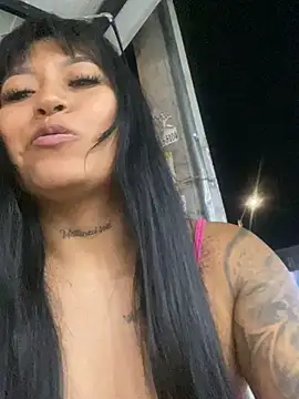 Snapshot of luisa16xxx chatting on December 11, 1:26 am luisa16xxx online show from December 11, 1:26 am