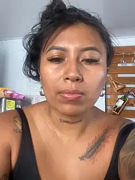 Snapshot of luisa16xxx chatting on March 18, 7:53 pm luisa16xxx online show from March 18, 7:53 pm