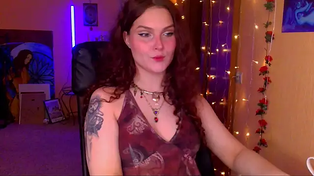 Snapshot of Jenna_Sativa chatting on May 21, 11:17 am Jenna Sativa online show from May 21, 11:17 am