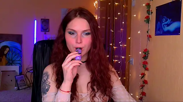 Snapshot of Jenna_Sativa chatting on June 6, 1:49 pm Jenna Sativa online show from June 6, 1:49 pm