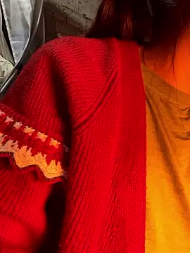 Snapshot of Laura8910 chatting on December 2, 3:04 am Laura8910 online show from December 2, 3:04 am