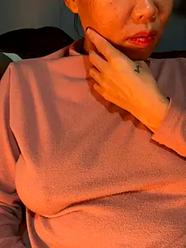 Laura8910 online show from December 5, 12:00 pm