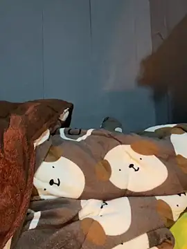 Laura8910 online show from December 6, 1:00 pm