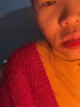 Snapshot of Laura8910 chatting on December 14, 6:02 am Laura8910 online show from December 14, 6:02 am