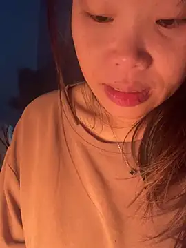 Snapshot of Laura8910 chatting on January 2, 7:44 am Laura8910 online show from January 2, 7:44 am