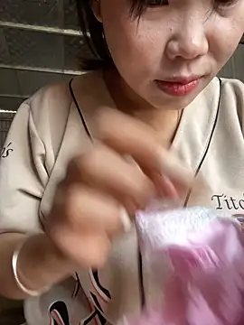 Laura8910 online show from March 4, 3:22 am